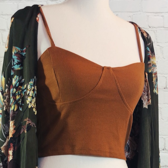 4 piece crop top bundle - Picture 3 of 6